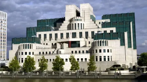 MI6 Rolls Out Encrypted Platform to Attract Agents in Russia